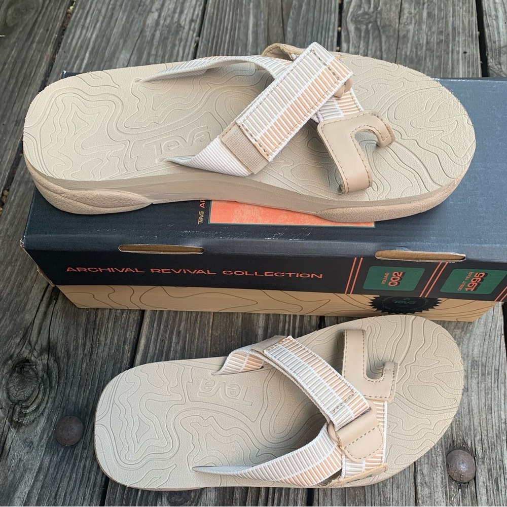 Women’s Teva Revive 95 slides in sesame, size 7